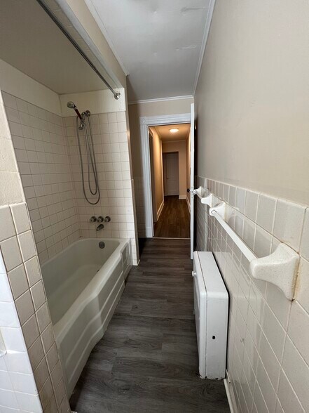 Building Photo - 466 NY-146