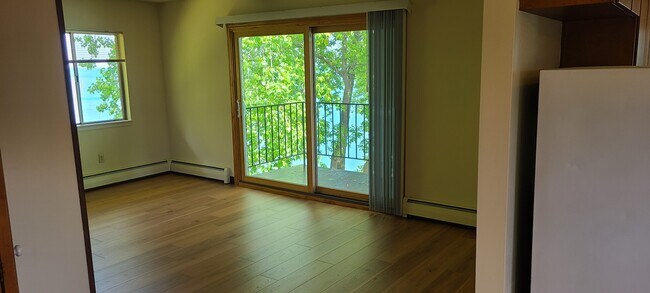 Building Photo - 1073 Sheridan Rd