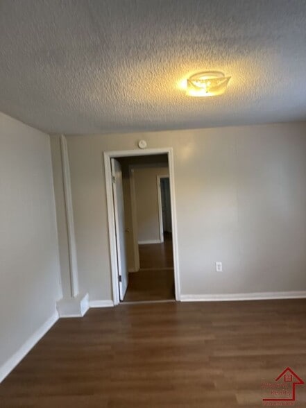 Building Photo - 4020 Kirkland Ave