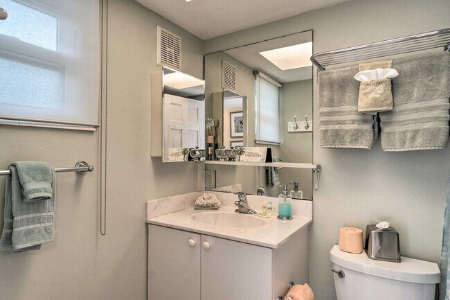 Building Photo - 2850 Gulf of Mexico Dr