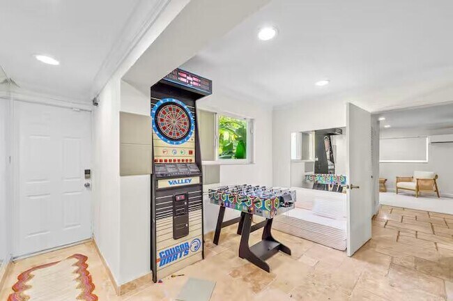 Building Photo - 2780 NE 16th St