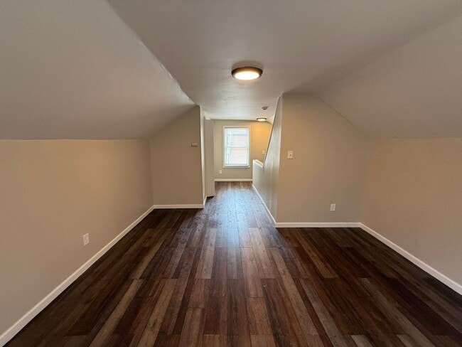 Building Photo - Renovated 3-Bedroom Home – We Welcome Sect...
