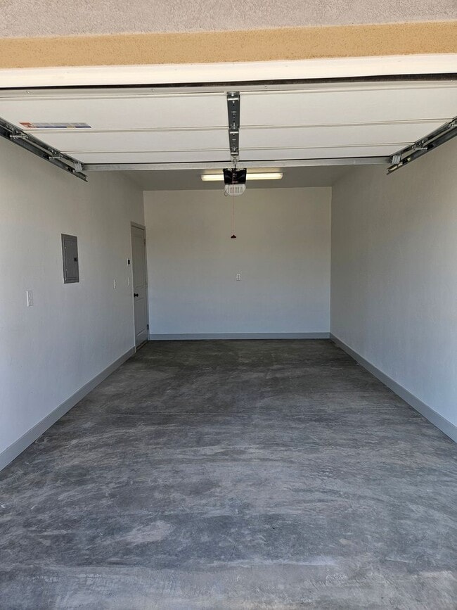 Building Photo - 181 Hacienda Loop