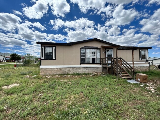Primary Photo - 3 bedroom/2 bathroom home in Mancos