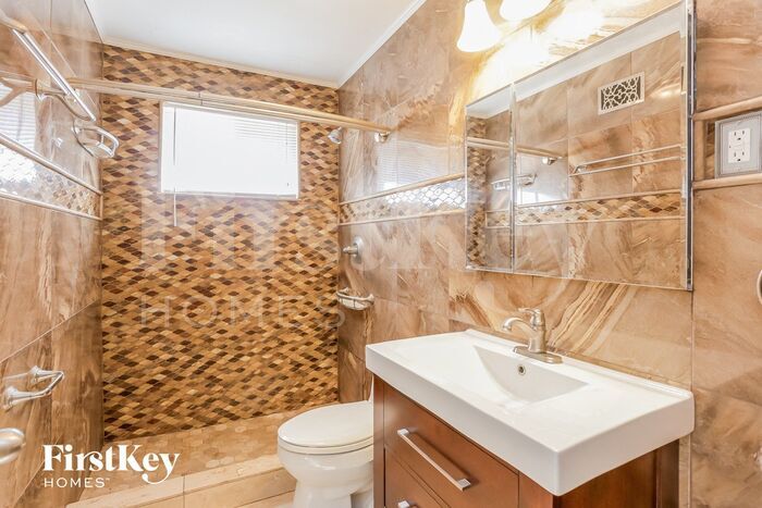 Building Photo - 5359 Blackwell St