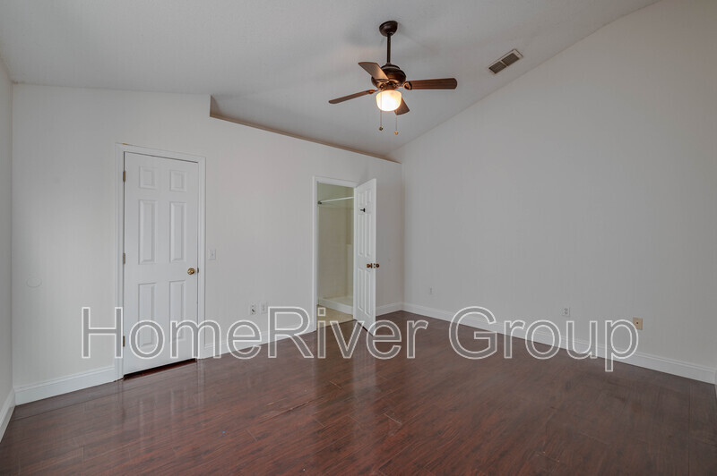 Building Photo - 718 Swan Way