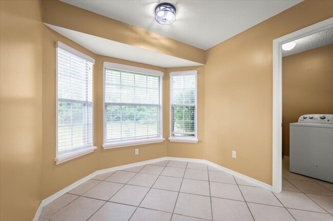 Building Photo - Beautiful 4BR Home with Fireplace, Screene...