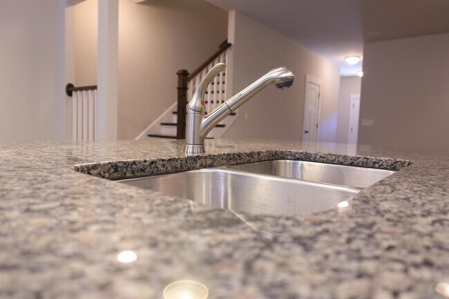 Building Photo - 17 Timber Oak Way