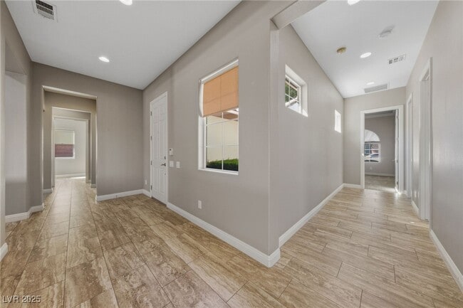 Building Photo - 916 Viscanio Pl