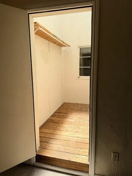 Building Photo - 44 Ida St