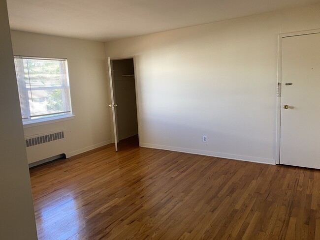 Living Room - Old Post Road Apartments