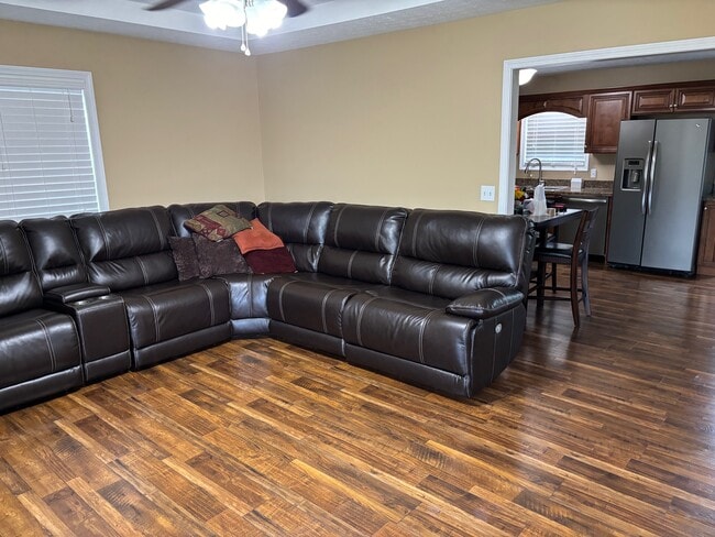 Building Photo - 402 Susannah Ave