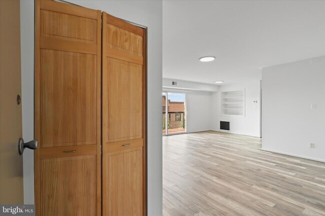 Building Photo - 214 Locust St SE