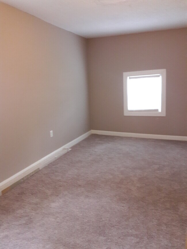 Building Photo - 1569 Foote St NE