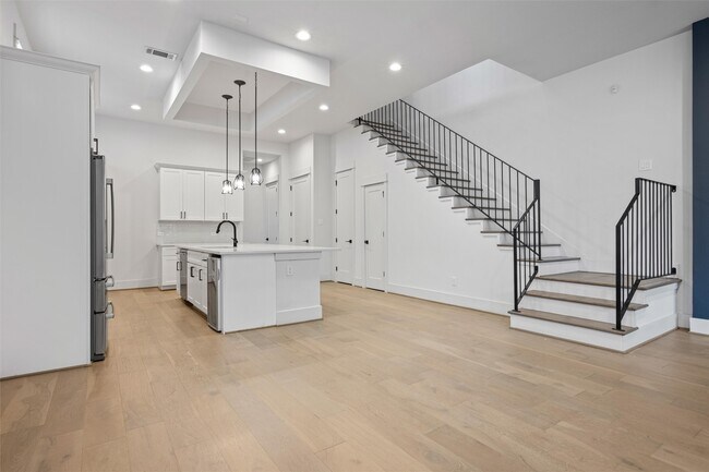 Building Photo - 1136 Adele St