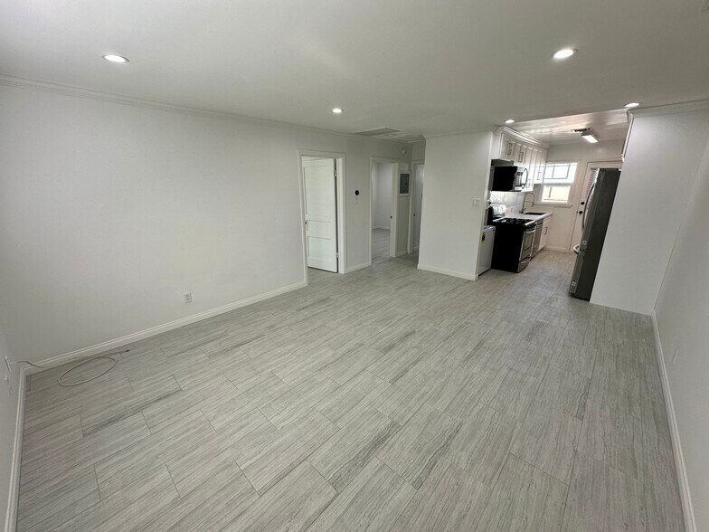 Building Photo - 2666 N Frederic St