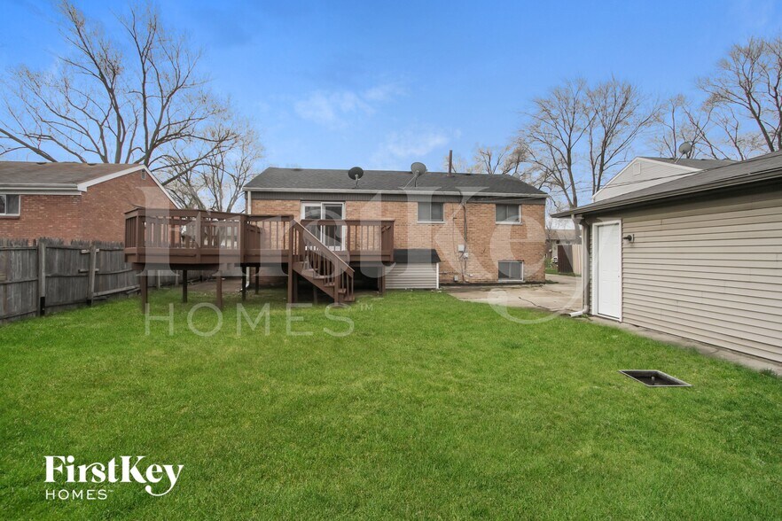 Building Photo - 181 S Pinecrest Rd