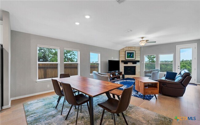 Building Photo - 1649 Ranch House