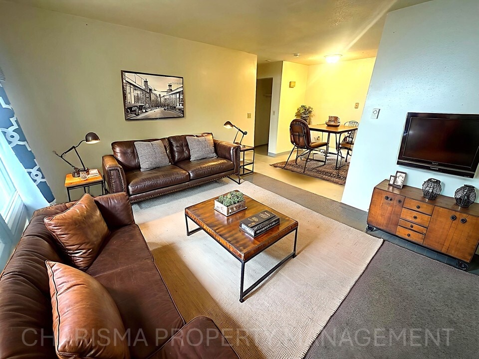 Building Photo - 513 N Main Ave