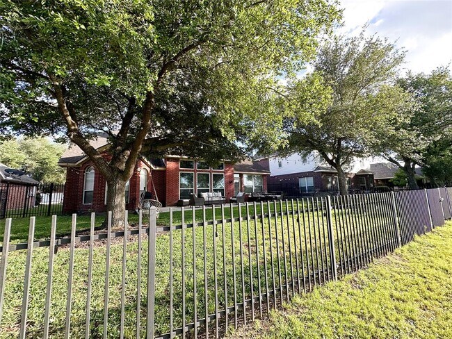 Building Photo - 16422 Red Crest Dr