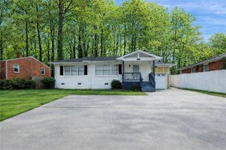 Building Photo - 164 Fairburn Rd SW