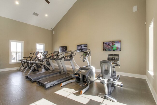 Building Photo - Well appointed Townhome