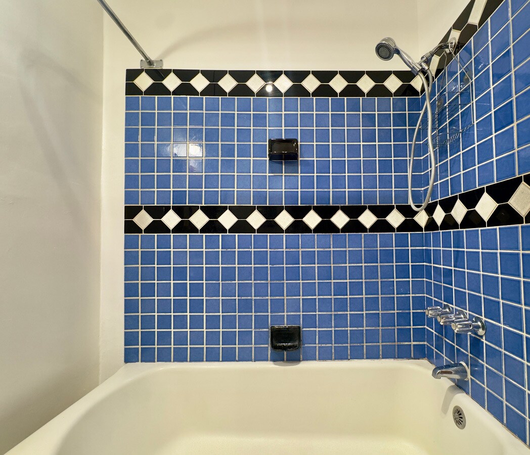 Building Photo - 2733 Russell St