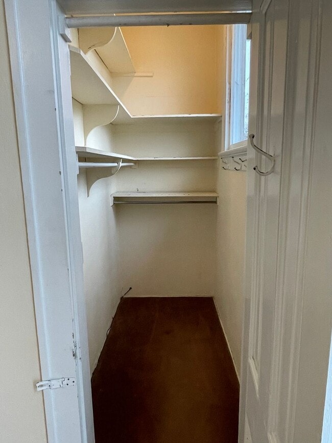 Building Photo - Spacious 2BD/1BA Uptown