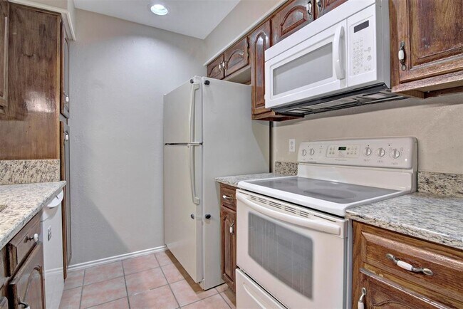 Building Photo - 5100 Verde Valley Ln