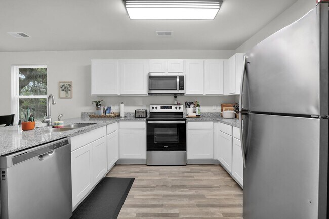 Building Photo - Bright and Airy 3-Bedroom Retreat with Deck and Corner Lot on Lady's Island!