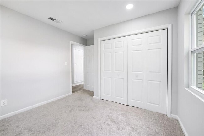 Building Photo - 1357 Plaza Ave SW