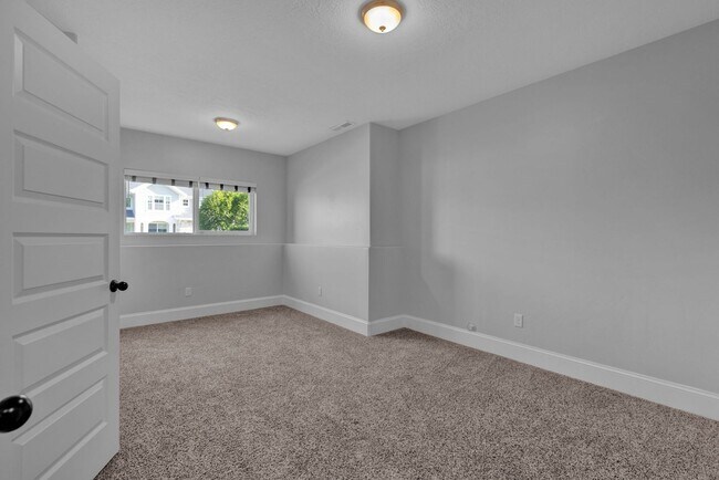 Building Photo - Luxury North Salt Lake Home with Mountain Views, Office & Fully Fenced Yard