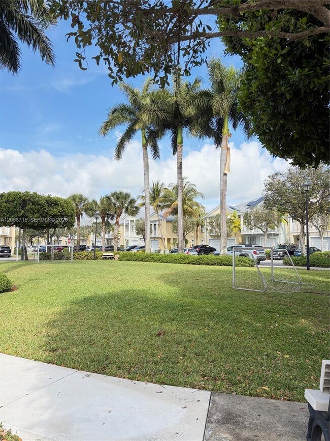 Building Photo - 10780 NW 74th St