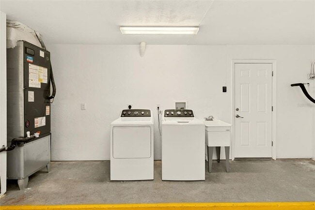 Building Photo - 5434 Oakhurst Dr