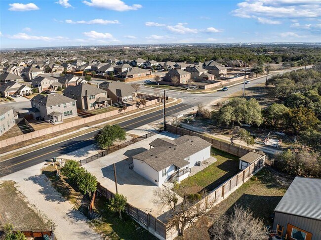 Building Photo - 624 S Old Stagecoach Rd