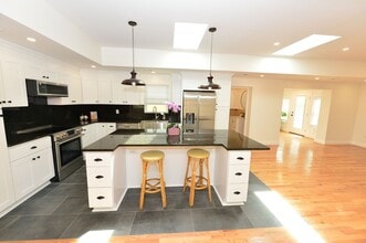 Building Photo - 817 Englewood Dr