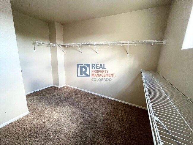 Building Photo - 10276 Deer Meadow Cir