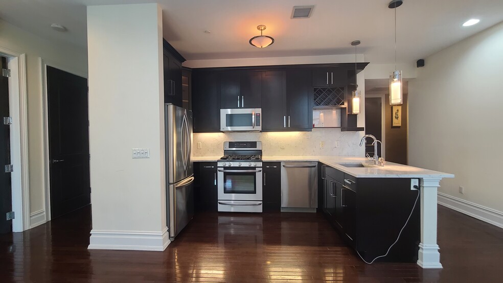 Building Photo - 3121 Central Ave