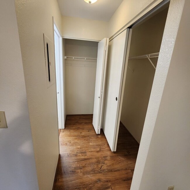 Building Photo - 2 bdrm 1.5 bath 2nd floor Southpointe at W...