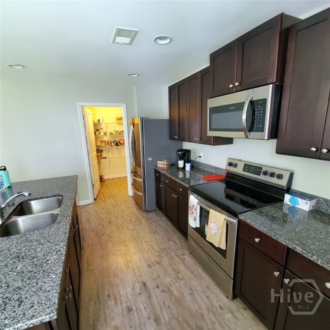 Building Photo - 121 Tupelo Way