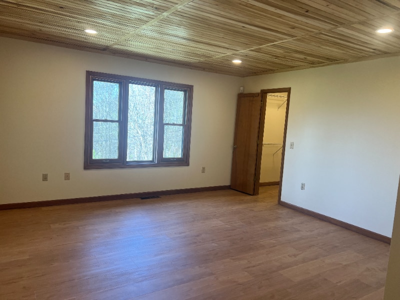 Building Photo - 416 Banks Mountain Dr