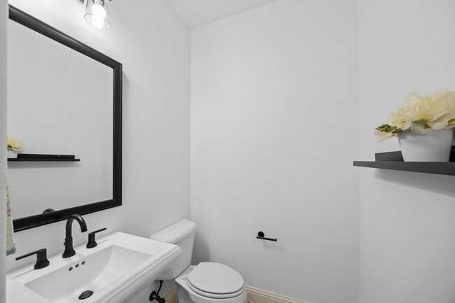 Building Photo - 2130 Sun Meadow Dr