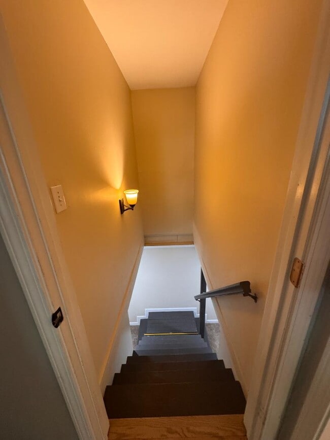 Building Photo - 2002 E Drew Valley Rd NE