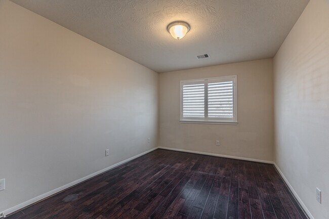 Building Photo - 14310 Silver Hollow Ln