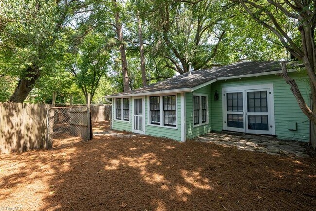 Building Photo - 208 Leftwich St