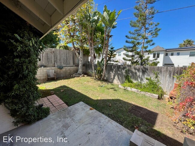 Building Photo - 2 br, 2.5 bath House - 140 Coop St