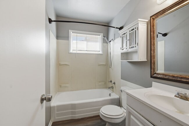 Building Photo - 3 Bed | 1 Bath | Close to Downtown Tulsa