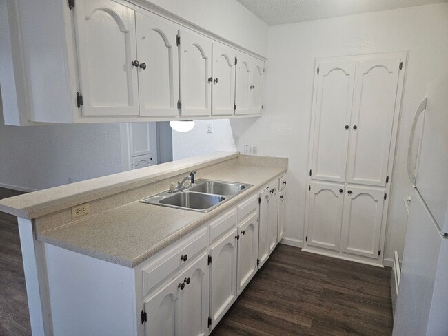 Building Photo - 6823 Grass Valley Dr