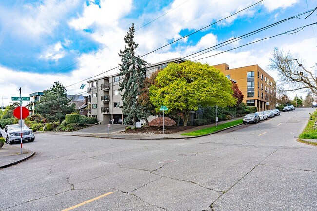 Building Photo - Dannywood Apartments