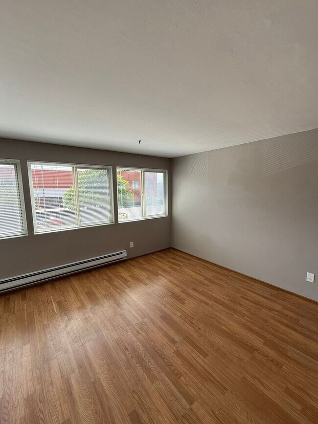 Building Photo - 3-Bedroom North Green Lake Townhouse-Style...